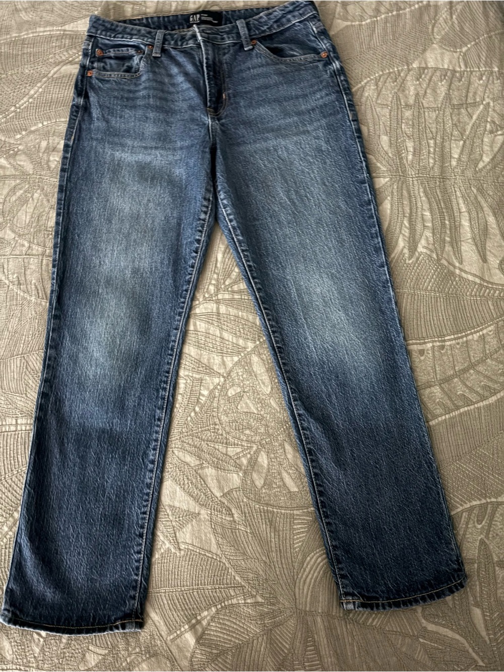 GAP women’s Straight Leg Jeans - Medium Wash Blue